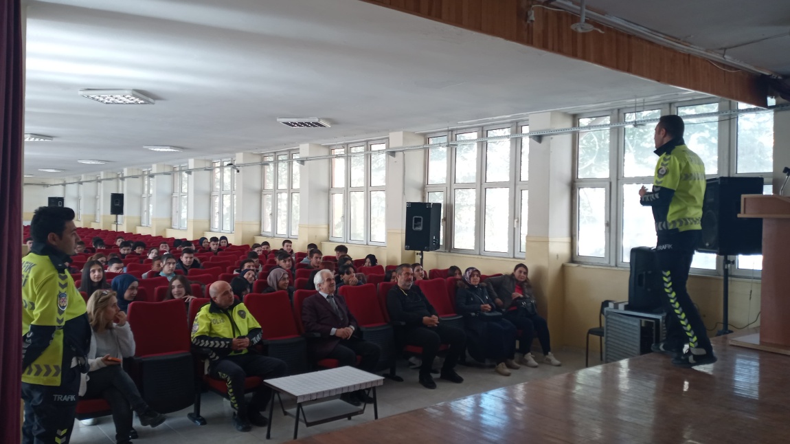 Okulumuzda Öğrencilerimize Trafikle İlgili Seminer Düzenlendi.